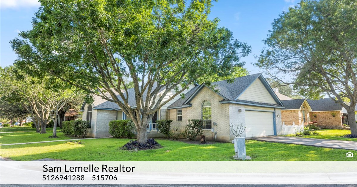 1602 Century Oaks Dr, Lockhart, TX 78644